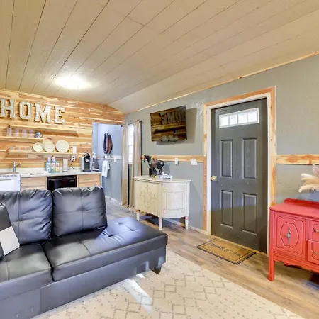 Pet-Friendly Grove Getaway Walk To Grand Lake!